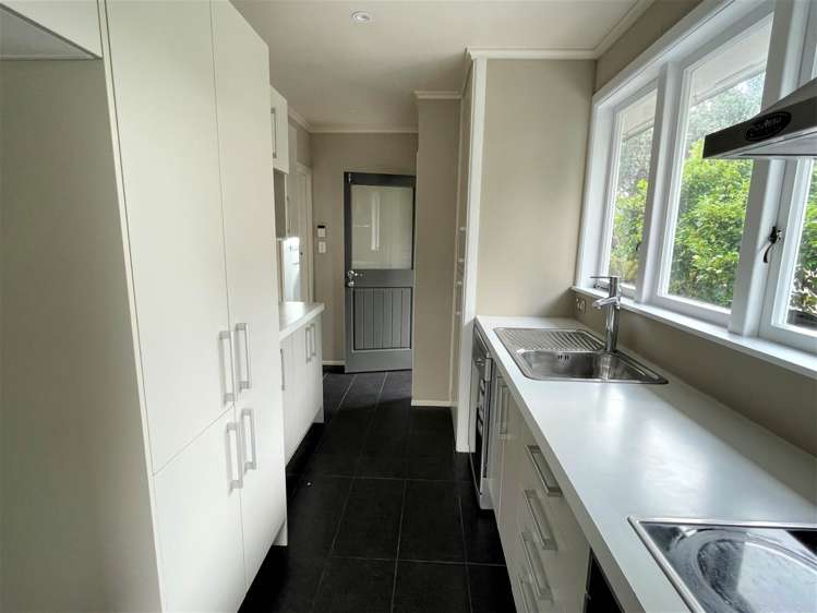 8 Grainger Road Te Atatu South_5