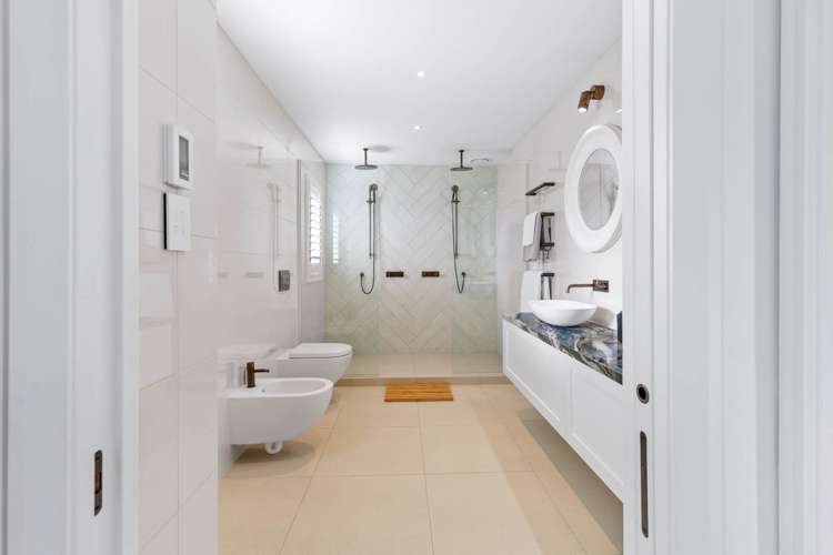 1 Courtneys West Harbour_15