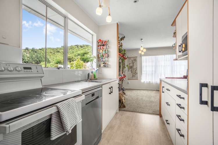 2 Ely Grove Wainuiomata_10