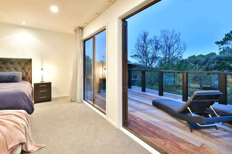 2/5 Dalmeny Close Murrays Bay_13