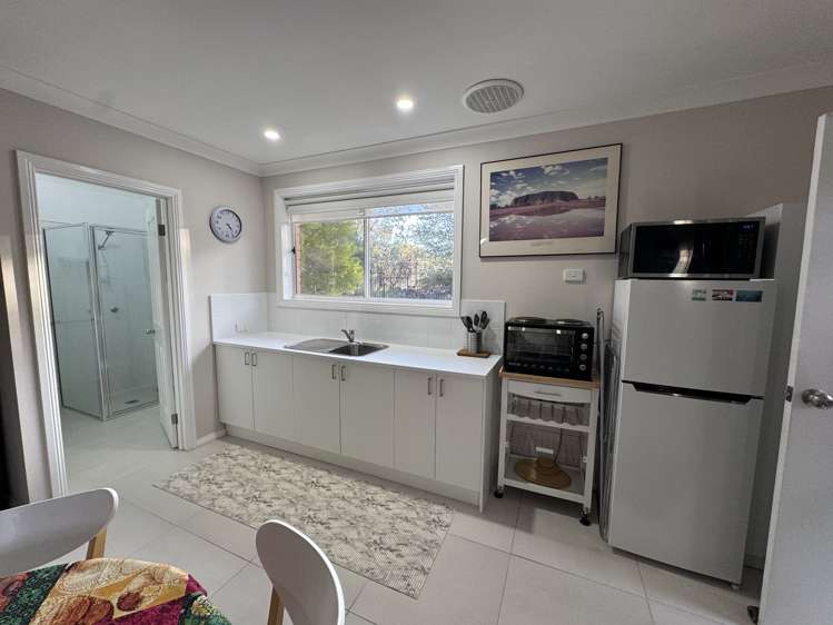 2 De Salis Drive - "Green Finch Cottage" Junee_4