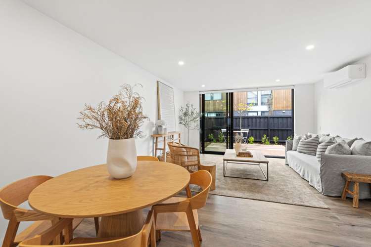 2/25 Alexandra Street_5