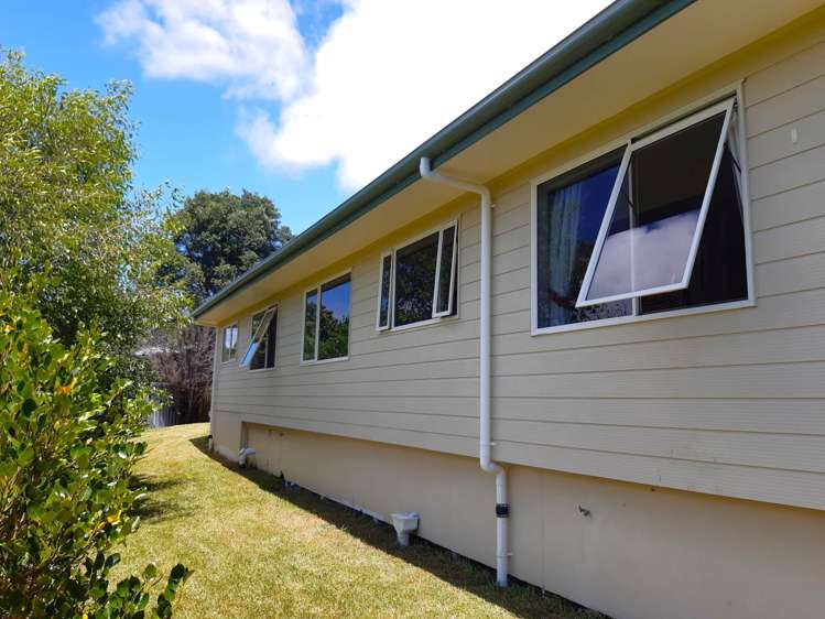 2/25 Jean Place Stanmore Bay_11