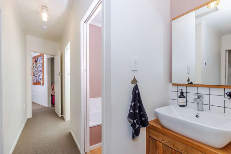 40 Southsea Crescent Silverdale_18