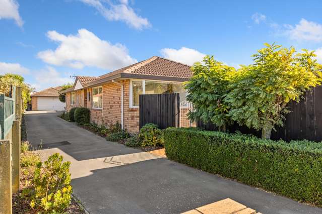 Large Standalone, Effortlessly Low-Care Home