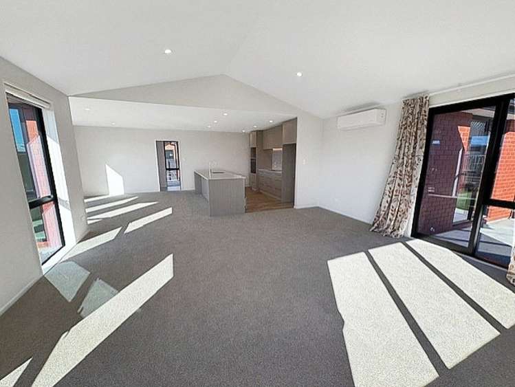 45 Charles Upham Drive 11353_5