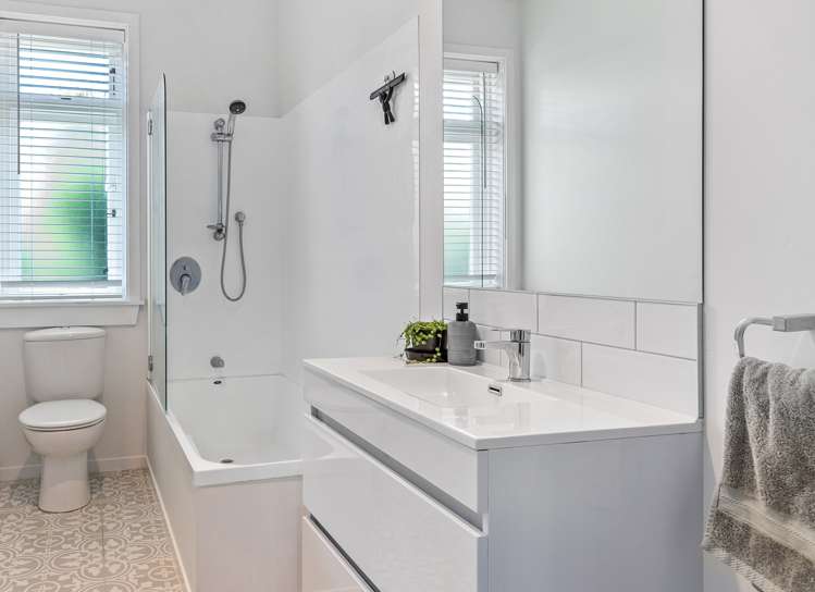 71 Naylor Street Hamilton East_12