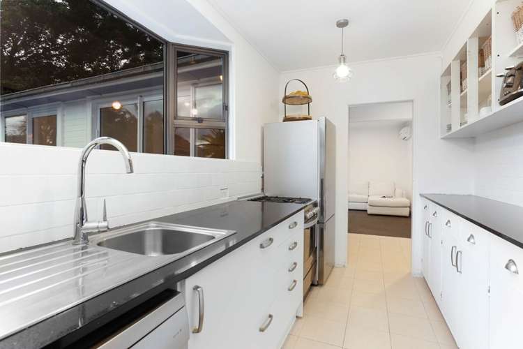 216 Onewa Road Birkenhead_8