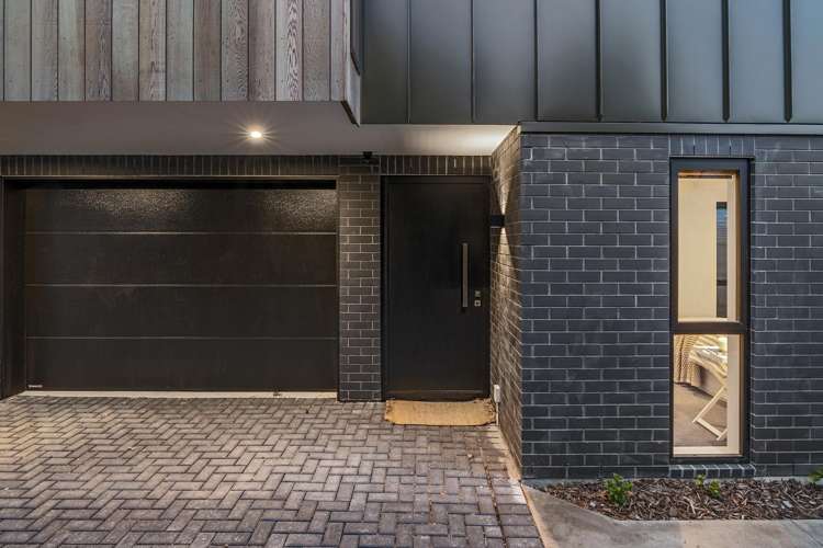 2-4/166 Chester Street East_3