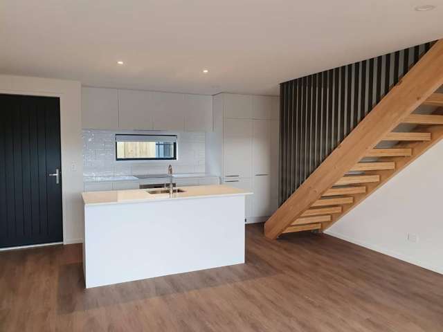 Sunny Richmond Townhouse - Easy Care!