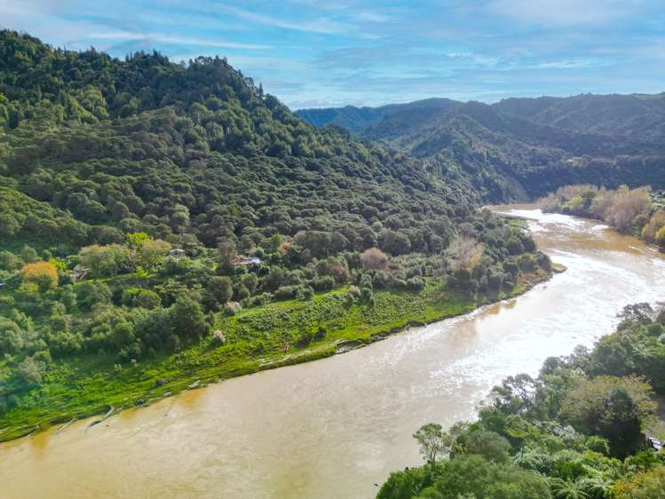 3081 Whanganui River Road Parikino_42