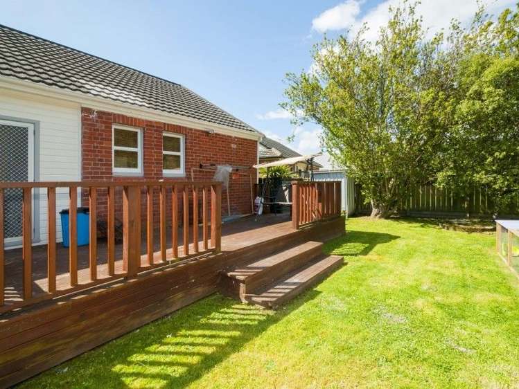 54 Waddington Drive Naenae_13