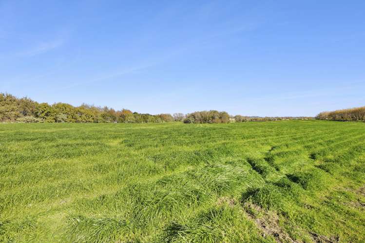 Weavers Crossing Road Huntly_2