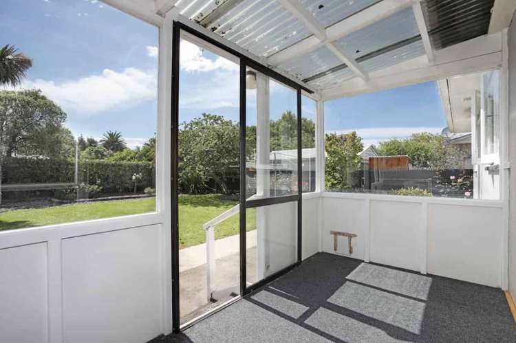 8 Nairn Crescent Awapuni_3