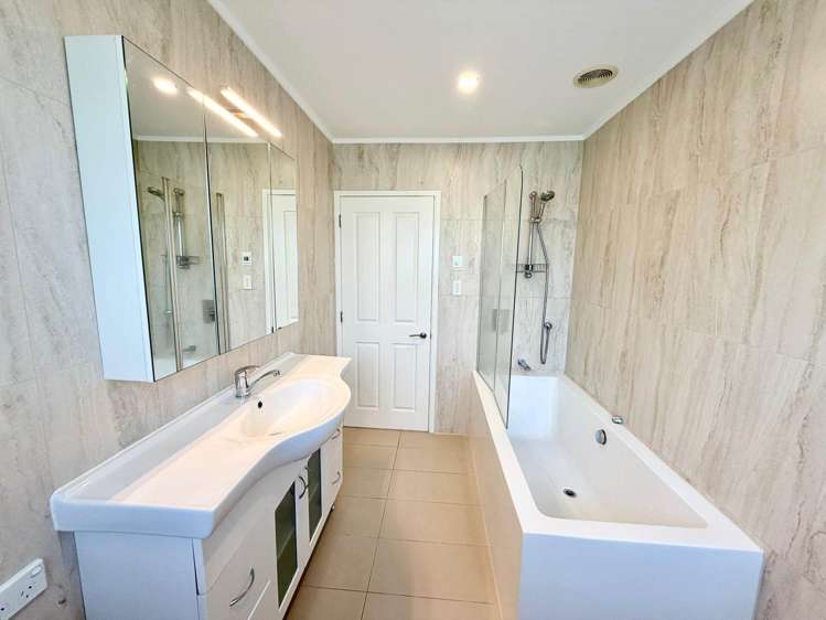 19 Wyoming Avenue Murrays Bay_17