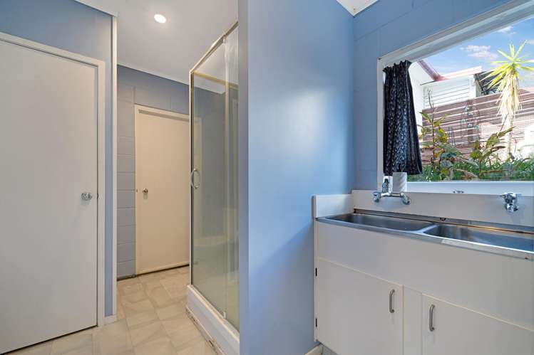 4 Seakens Way Glen Eden_13