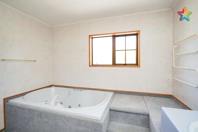 195 Queens Drive Windsor_11