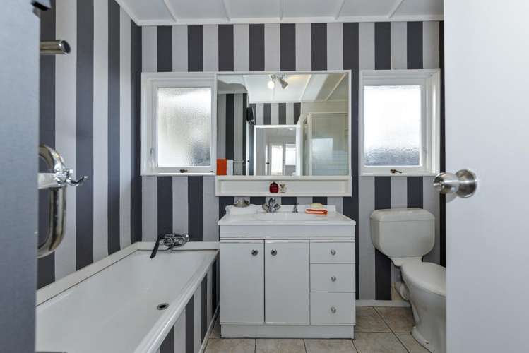 97 Tiroroa Avenue Te Atatu South_11