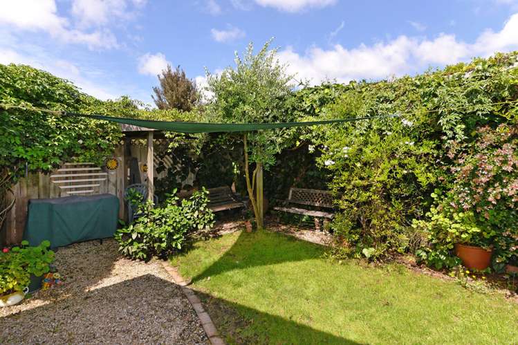 21 Vining Crescent Stoke_16