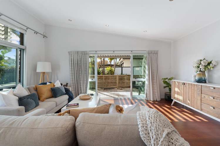 2/2 Salem Place Torbay_10