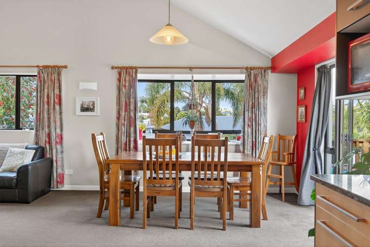 44 Heron Avenue East Matua_4