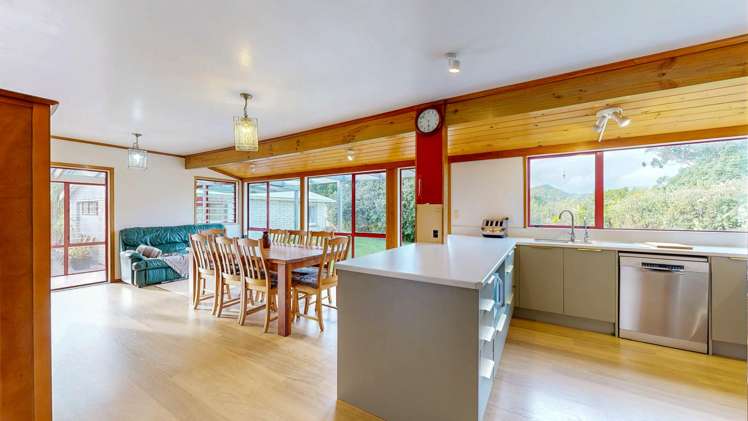 15 Mangotahi Road_4