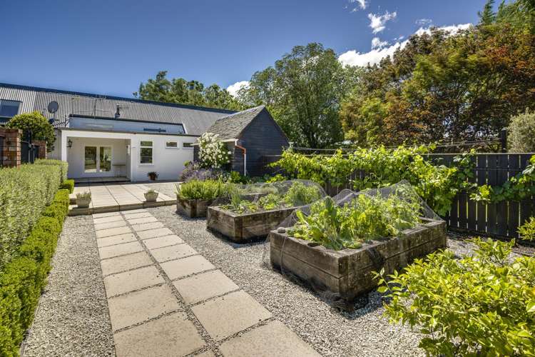 'Lochiel' - 105 Longlands Road West Longlands_12