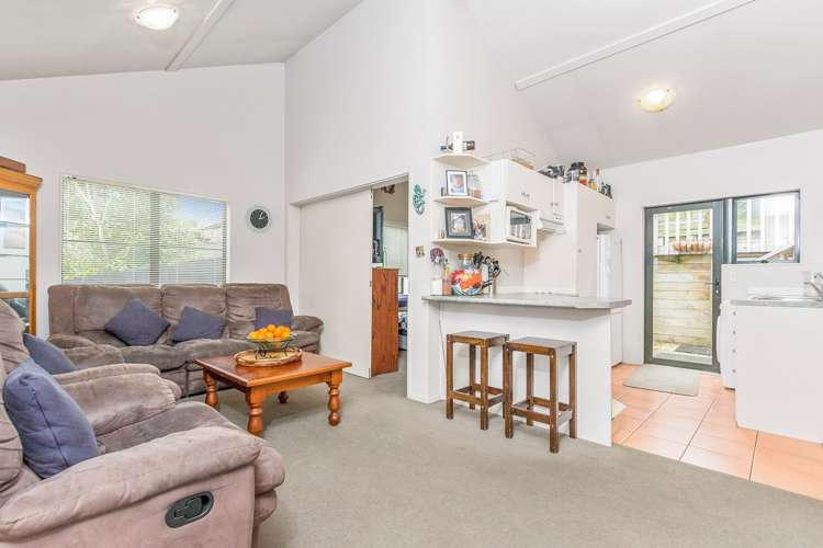 62 Vodanovich Road Te Atatu South_5
