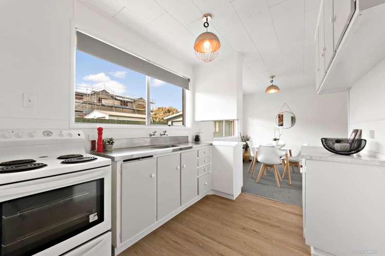 2/12a Yeovil Road Te Atatu Peninsula_6