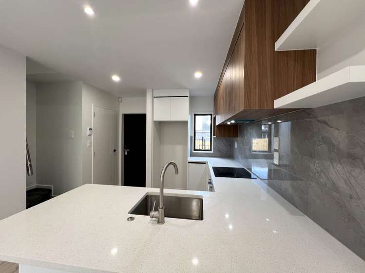 2/16 Reynella Drive Massey_6