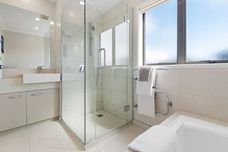 15 Lucca Crescent Flat Bush_16