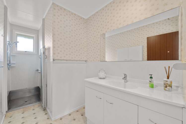 2/4 Severn Place Spotswood_19