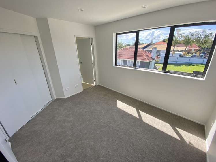 1/25 Vodanovich Road Te Atatu South_9