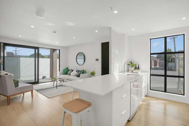 Single level, lift access and superb location!