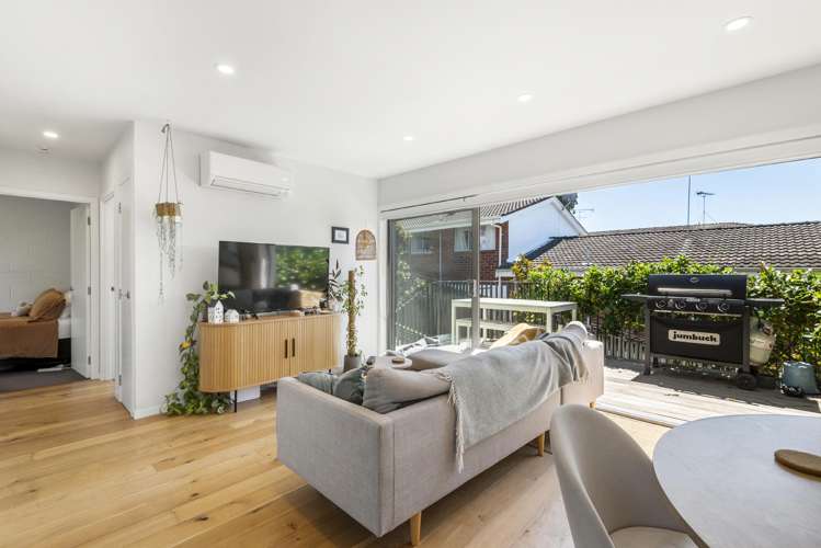 22 Don Croot Street Western Springs_19