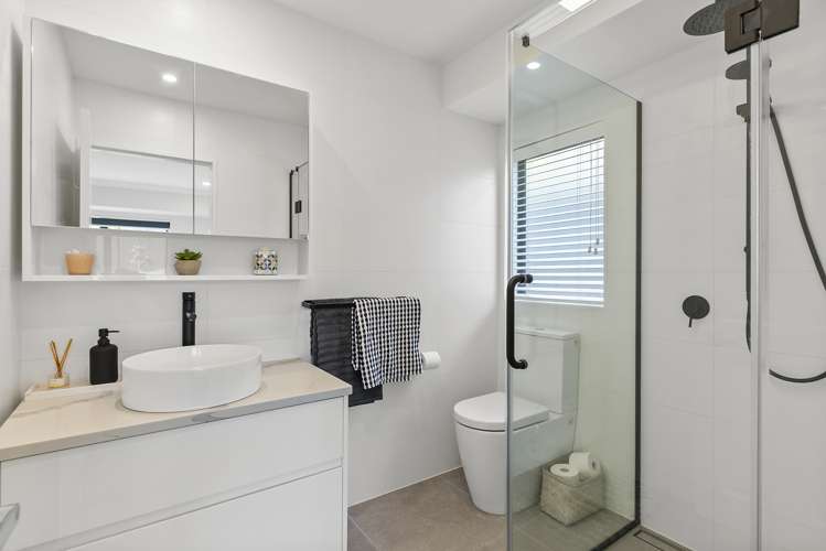 1 Black Teal Close Unsworth Heights_8