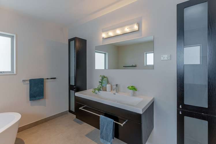 34 Menin Road Raumati South_20