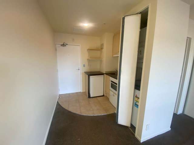 5p/10 Crown Lynn Place New Lynn_1