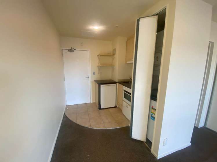 5p/10 Crown Lynn Place New Lynn_1