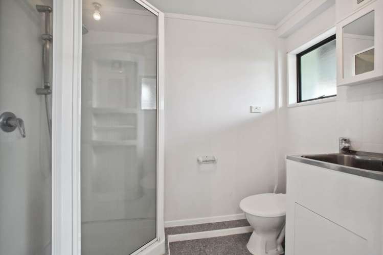 16 Leaming Place Clarks Beach_19