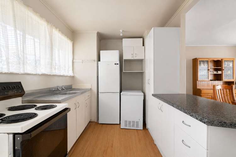 7 Manston Road Mangere_10