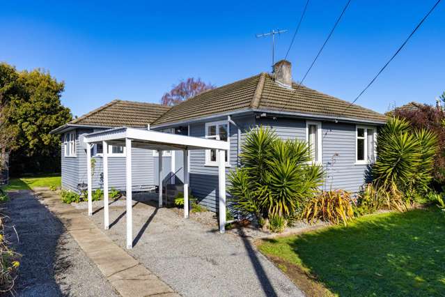 Vendor relocating, solid home, great entry point