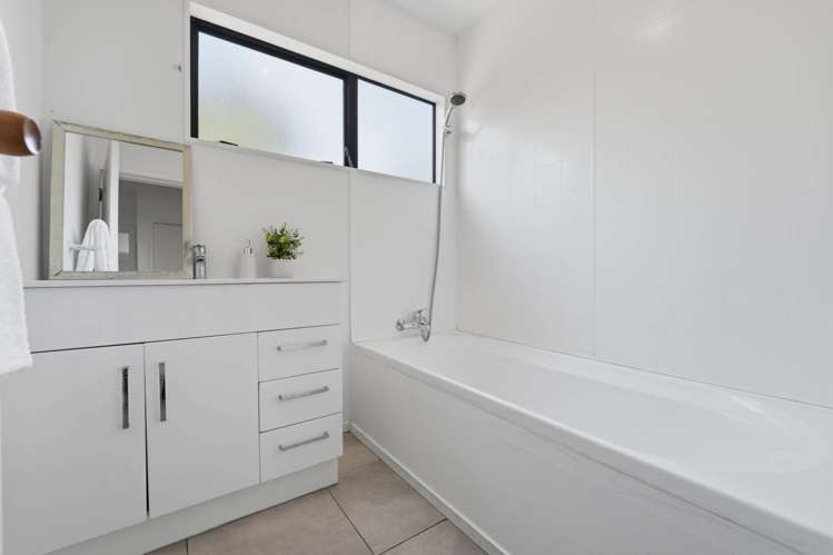 2/195 Abbotts Way Remuera_16