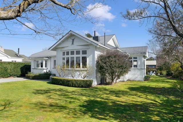 Your West Side Happy Place - BEO $799,000