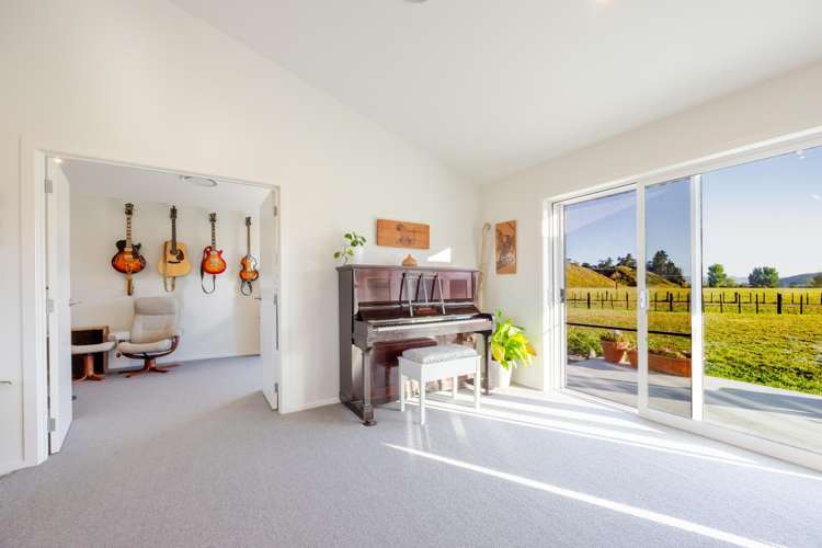 742b River Road Otane_13