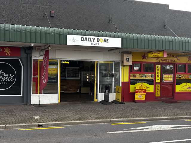 Busy intersection, retail available