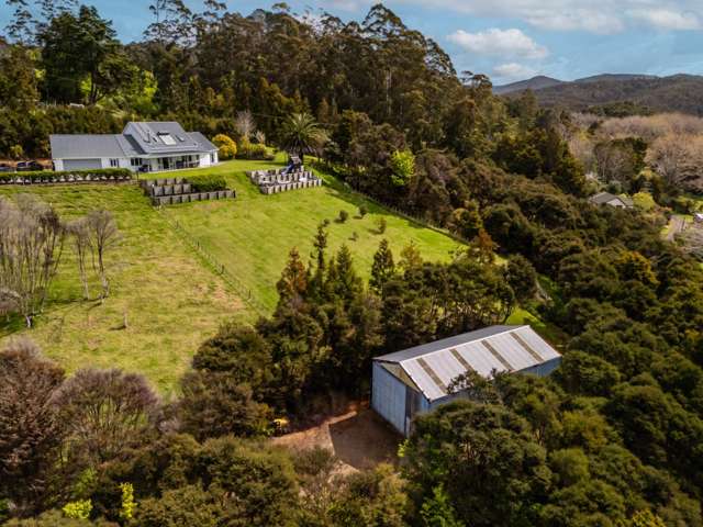 Spacious family home with room to graze and play!