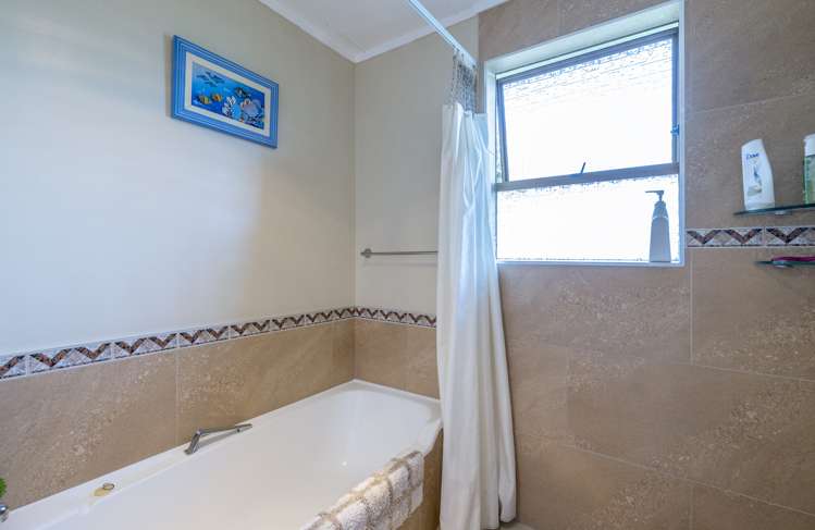 8 O'Rourke Place Otaki Beach_13