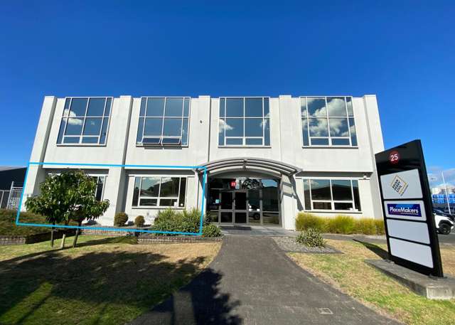 Tidy office space in Te Rapa