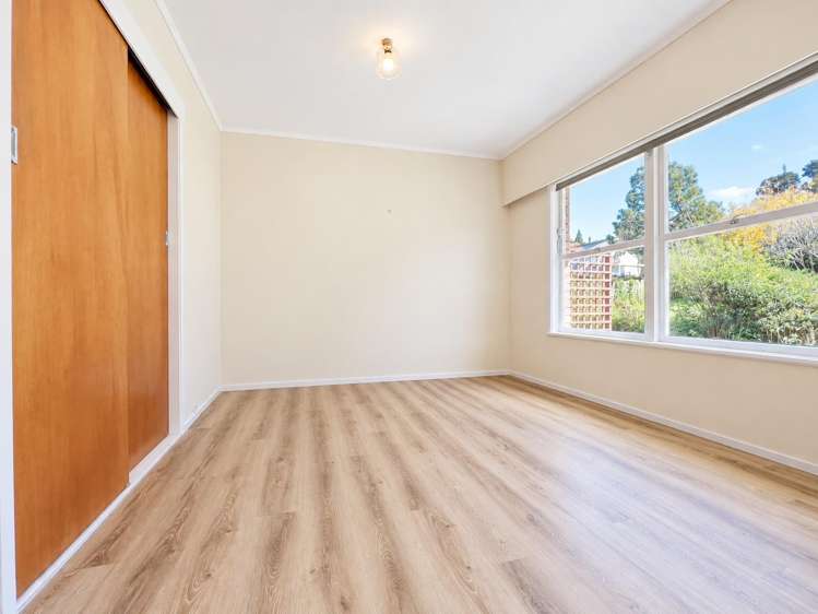 2/53 Ayton Drive Totara Vale_3